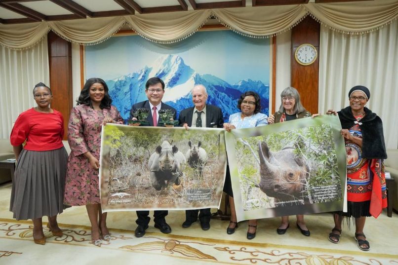 New Southbound Policy。Menteri Mkhonta-Simelane dalam sambutannya mengucapkan terima kasih kepada Taiwan atas sambutan hangat yang diberikan. Ia menegaskan bahwa kunjungan kali ini memberikan kesempatan berharga untuk memahami secara lebih mendalam pencapaian dan pengalaman Taiwan dalam pengelolaan pariwisata, konservasi ekologi, serta kebijakan lingkungan. 