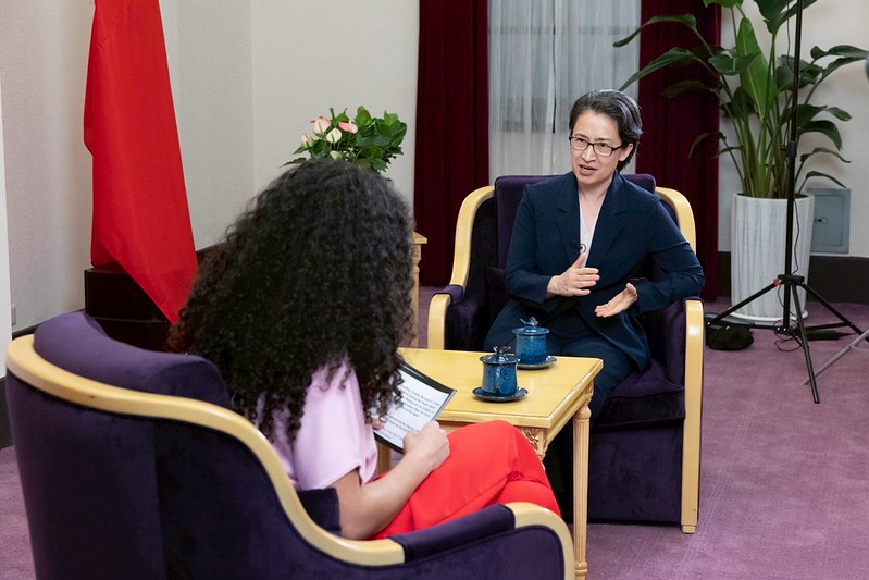 รองปธน.เซียวเหม่ยฉินให้สัมภาษณ์แก่สถานีโทรทัศน์ ARD ของเยอรมนี New Southbound Policy。รองปธน.เซียวเหม่ยฉินให้สัมภาษณ์แก่สถานีโทรทัศน์ ARD ของเยอรมนี (ภาพจากทำเนียบประธานาธิบดี)