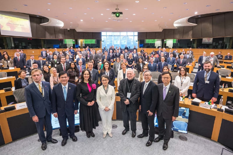 Foreign Minister Lin accompanies Vice President Hsiao on trip to address IPAC annual summit at European Parliament in Brussels