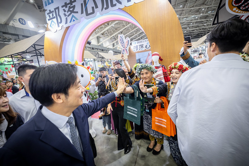 New Southbound Policy。Kondisi perkembangan pariwisata domestik saat ini sangat menguntungkan dengan tiga faktor pendukung utama. Pertama, bertambahnya hari libur panjang memberikan warga lebih banyak waktu untuk berwisata.
