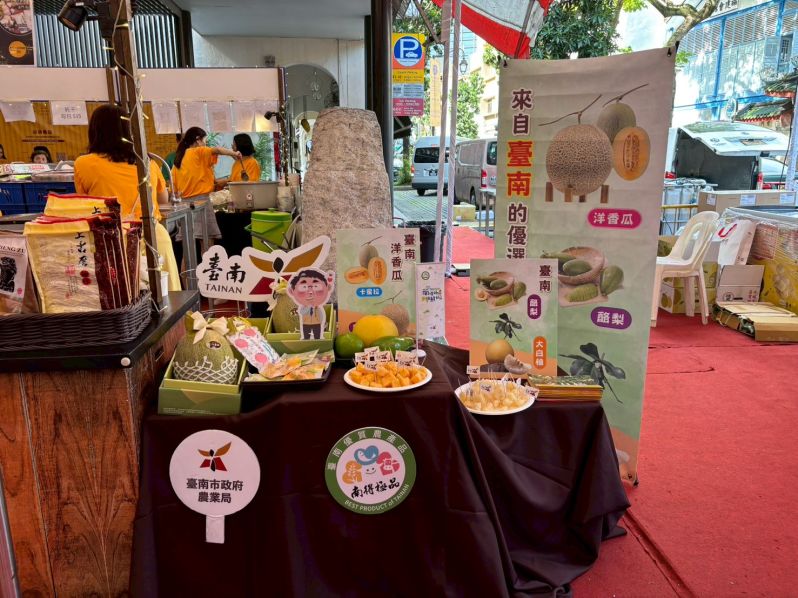 旋風快閃新加坡推廣洋香瓜與大白柚 黃偉哲積極把台南優選鮮果送入星國家庭圖片 - 新南向政策