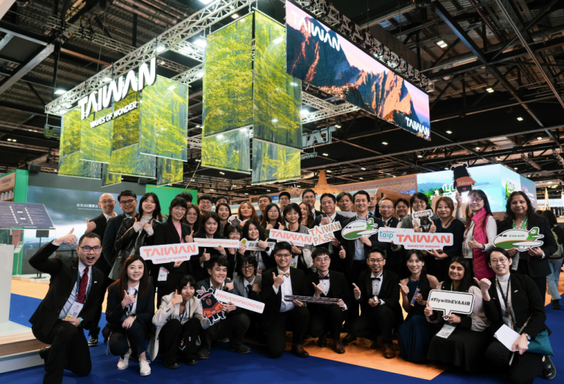 New Southbound Policy。เส้นทางรถไฟสายภูเขาของไต้หวันเผยโฉมในงาน World Travel Market ที่จัดขึ้นในนครลอนดอน โดยเชิญชวนให้นักท่องเที่ยวทั่วโลก เดินทางมาร่วมดื่มด่ำกับเสน่ห์ไต้หวันได้ในคูหา “มาร่วมดื่มฉลองกันในไต้หวัน” (ภาพจากกระทรวงคมนาคม)