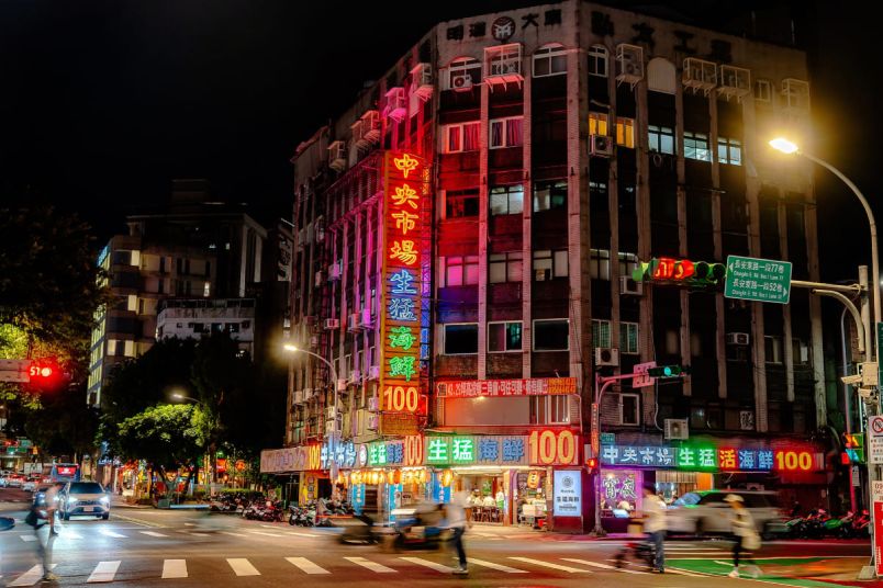 Stir-Fries are Served! Fun Drinking for Joe Sixpack in TaiwanPhotos - New Southbound Policy