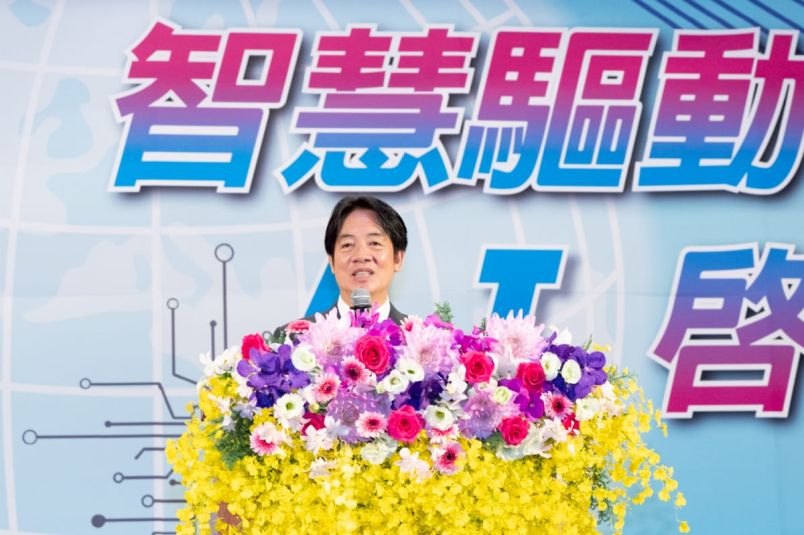 總統出席工業節慶祝大會　強調政府與工業界站在一起　協助業界立足臺灣、布局全球圖片 - 新南向政策