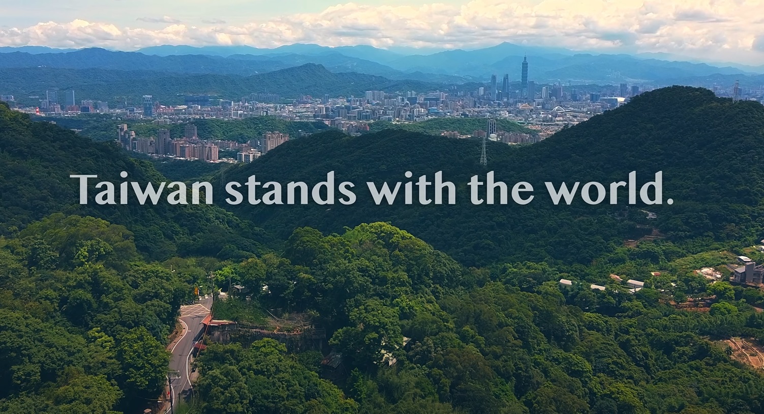 New Southbound Policy。Frasa “Chip in” memiliki makna ganda, yaitu “berpartisipasi” dan “chip (semikonduktor)”, yang melambangkan upaya Taiwan memanfaatkan keunggulan teknologi dan inovasi untuk menghadapi tantangan perubahan iklim dan memberikan kontribusi nyata bagi keberlanjutan planet ini.
