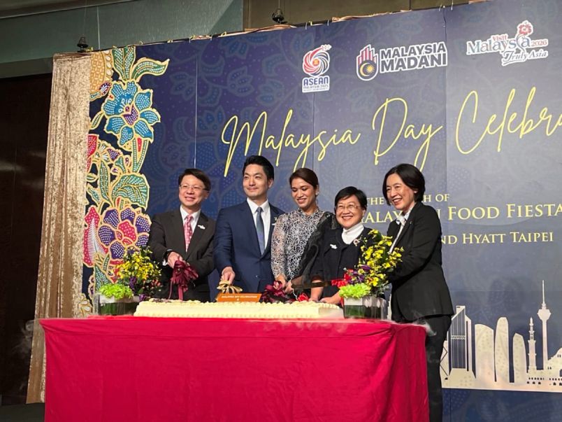 外交部主任秘書甄國清出席「馬來西亞日慶祝酒會暨『2025馬來西亞美食嘉年華』開幕式」圖片 - 新南向政策