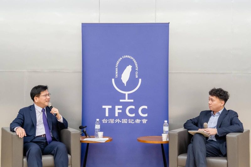 New Southbound Policy。Menlu Lin menjelaskan bahwa AS merupakan mitra keamanan dan ekonomi terpenting bagi Taiwan. Taiwan sedang melaksanakan reformasi pertahanan dan menargetkan peningkatan anggaran pertahanan secara bertahap hingga mencapai 5 persen dari PDB pada 2030, sebagai wujud komitmen memperkuat kemampuan pertahanan diri. 