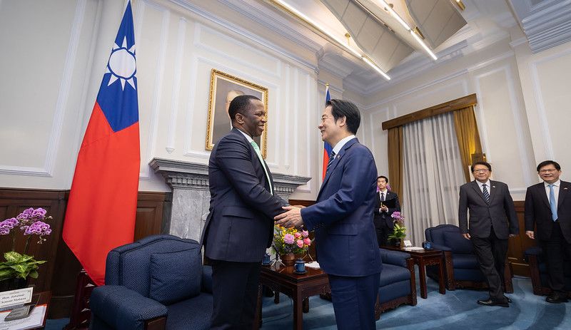 New Southbound Policy。Presiden Lai juga mengucapkan terima kasih kepada Eswatini atas suara dukungan terhadap Taiwan di berbagai forum internasional. Pada Sidang Majelis Umum PBB tahun ini, Raja Mswati III kembali menyerukan penghentian penafsiran keliru terhadap Resolusi 2758 serta mendorong keikutsertaan Taiwan agar PBB dapat memenuhi mandatnya untuk tidak meninggalkan satu negara pun.
