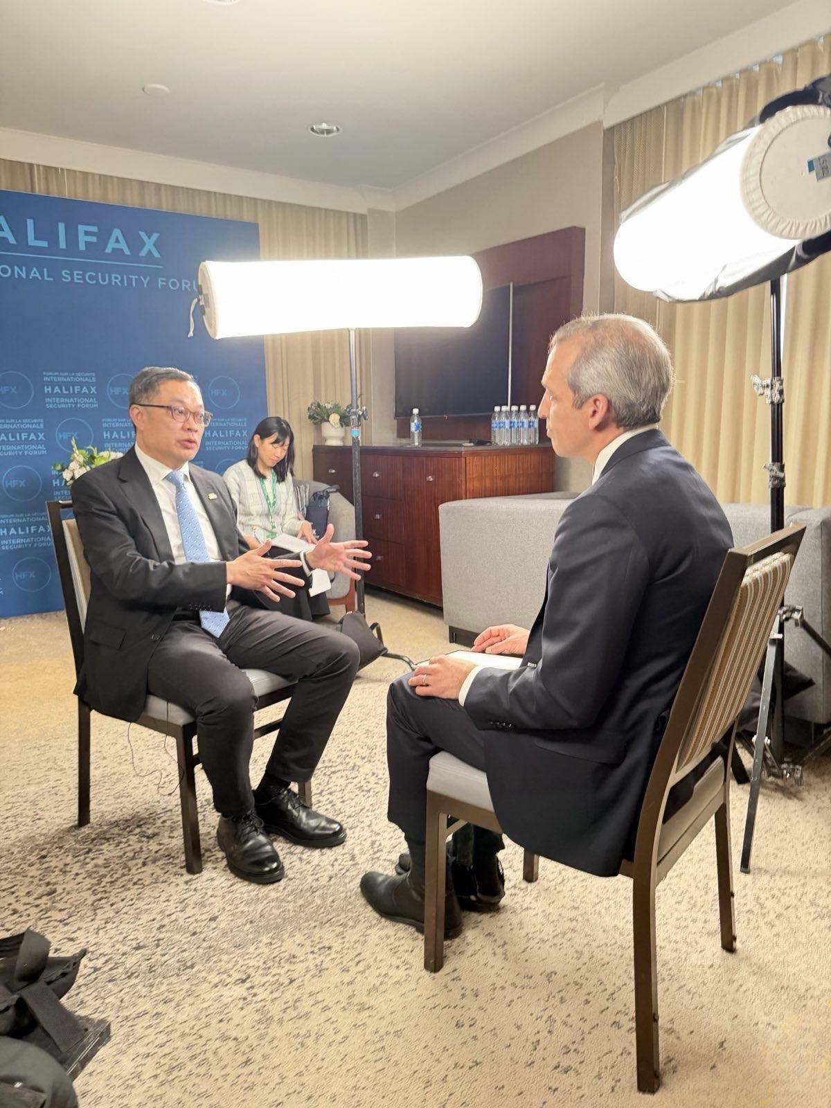 New Southbound Policy。Menanggapi ketegangan terbaru dalam hubungan Jepang-PRC yang disebut dipicu oleh komentar Perdana Menteri Jepang Takaichi Sanae, Chen Ming-chi menilai bahwa eskalasi justru disebabkan oleh reaksi berlebihan dari Beijing dan perilaku agresif PRC di Selat Taiwan, Laut China Timur, serta Laut China Selatan. Ia menambahkan bahwa Beijing kerap memelintir fakta, dan bahwa situasi ini merupakan bagian dari kompetisi global antara demokrasi dan otoritarianisme.