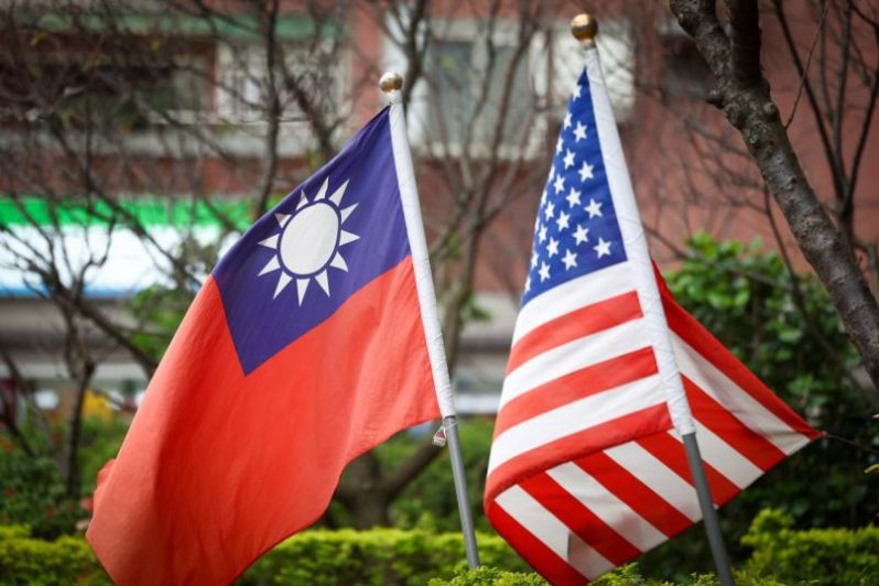 New Southbound Policy。Strategi Keamanan Nasional (NSS) yang dikeluarkan oleh pemerintahan Presiden Trump secara khusus menegaskan posisi Taiwan sebagai titik kunci geopolitik, serta menekankan komitmen Amerika Serikat untuk bekerja sama dengan sekutu dan mitra guna memastikan keamanan Selat Taiwan. (CNA)