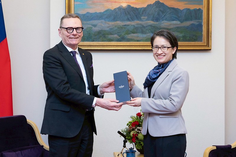 New Southbound Policy。Rakyat Taiwan telah diberikan hak untuk berpartisipasi dalam pengambilan keputusan penting, termasuk memilih pemimpin politik melalui pemilu, serta bersama-sama menciptakan peluang dan mendorong kemakmuran ekonomi nasional.
