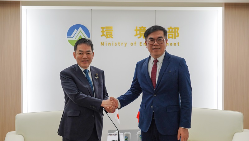 New Southbound Policy。Dalam pertemuan tersebut, kedua pihak mencapai sejumlah kesepakatan konkret. Ke depan, kerja sama akan difokuskan pada pendalaman strategi penanganan perubahan iklim untuk bersama-sama mencapai target nol emisi, penguatan pertukaran regulasi terkait pengelolaan bahan kimia, serta peningkatan ketahanan ekonomi sirkular.
