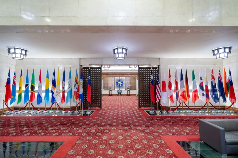 New Southbound Policy。Đa số người tham gia cuộc thăm dò ý kiến mới nhất của Bộ Ngoại giao tán thành chính sách Ngoại giao toàn diện và các biện pháp của chính phủ nhằm tăng cường quan hệ với Mỹ, các nước châu Âu và Nhật Bản. (Ảnh: Bộ Ngoại giao)