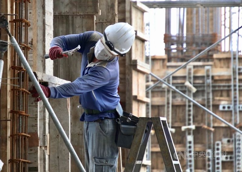 New Southbound Policy。Kementerian Tenaga Kerja (MOL) menegaskan bahwa sistem rekrutmen langsung tidak hanya mempercepat proses seleksi tenaga kerja dan meningkatkan otonomi pemberi kerja dalam perekrutan, tetapi juga sejalan dengan tren global “rekrutmen yang adil”.  (Foto oleh CNA)