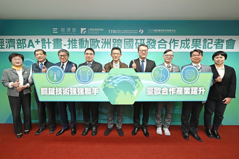 New Southbound Policy。Selain memperkokoh keunggulan yang telah ada di bidang semikonduktor dan optoelektronika, mesin, serta teknologi informasi dan komunikasi, kerja sama juga akan diperluas ke teknologi kunci yang sedang berkembang, seperti pesawat nirawak, robotika, dan satelit orbit rendah.