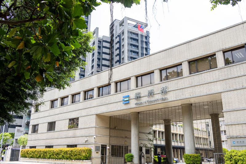 經濟部修正企業及法人申請外國籍學生來中華民國實習要點圖片 - 新南向政策