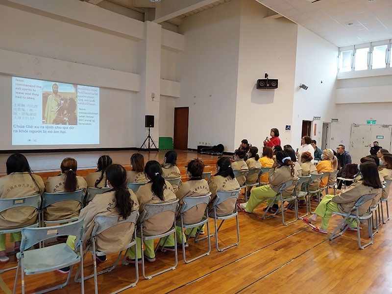 迎新年佳音傳情 移民署攜手關顧協會慰藉思鄉情圖片 - 新南向政策