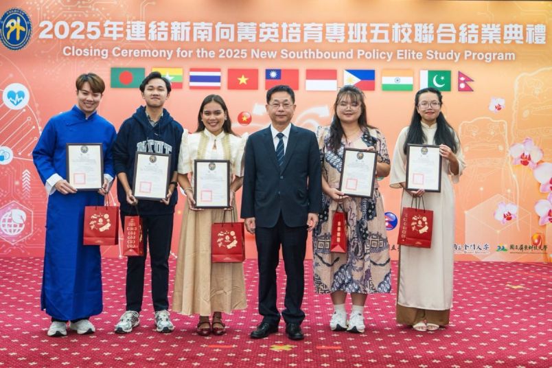 MOFA holds ceremony honoring NSP Elite Study Program studentsPhotos - New Southbound Policy