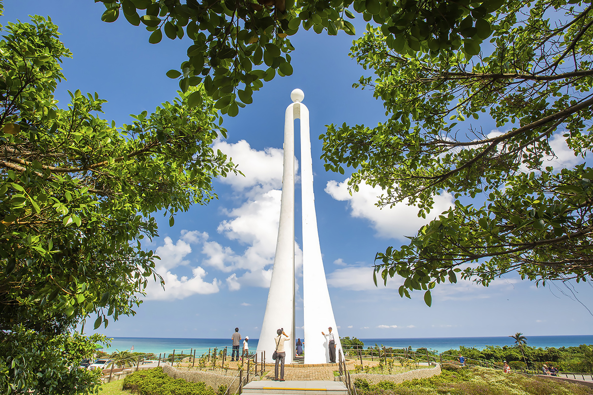 A monument in Hualien County marks the Tropic of Cancer. (Courtesy of East Coast National Scenic Area Headquarters)
