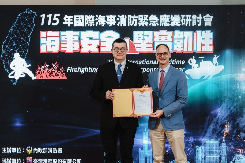 New Southbound Policy。Thứ trưởng Bộ Nội chính Mã Sỹ Nguyên phát biểu tại “Hội thảo quốc tế về ứng phó khẩn cấp phòng cháy chữa cháy hàng hải năm 2026” vào ngày 19/1 tại thành phố Cao Hùng. (Ảnh: Bộ Nội chính)