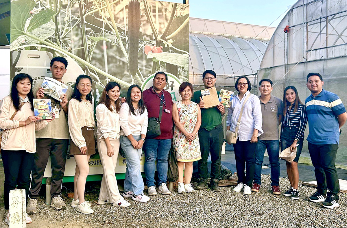 Officials from the Philippines stop for a photo during an inspection tour around Taiwan facilities focusing on climate resilience in the agricultural sector. (Photo Courtesy of TaiwanICDF)