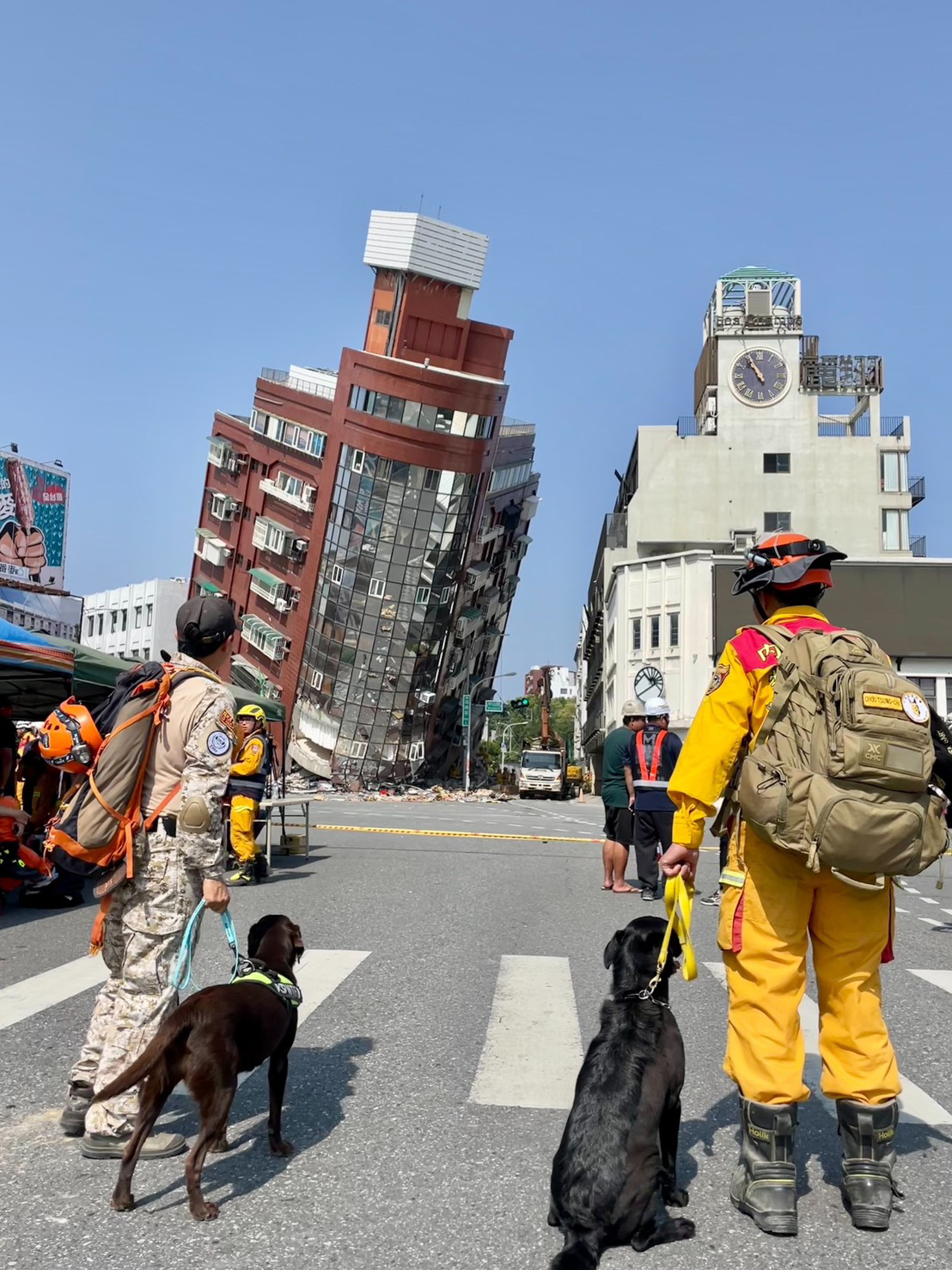 Rescue teams and search dogs comb through collapsed structures in Yuli Township, Hualien, following an earthquake Sept. 18, 2022. (Courtesy of Taiwan Detection Dog Association)