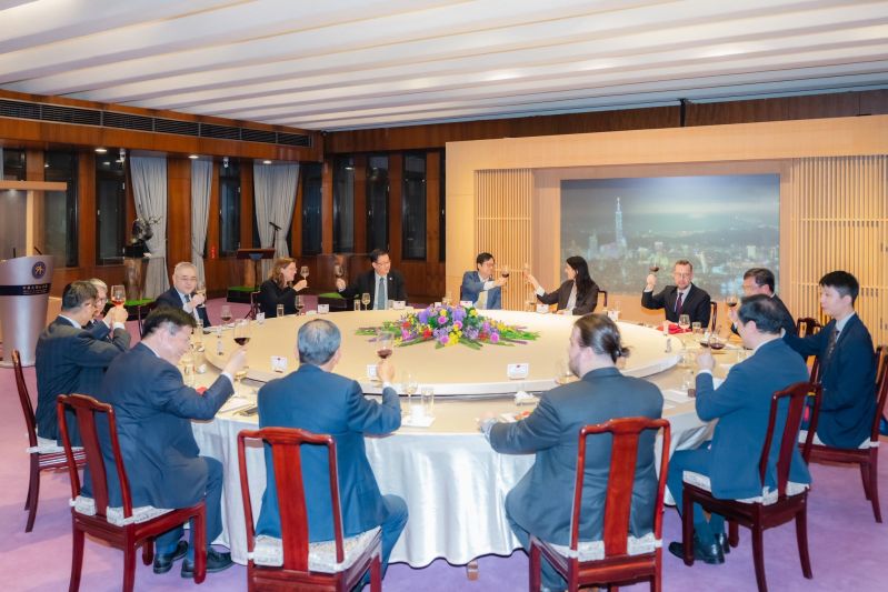 New Southbound Policy。Bộ trưởng Bộ Ngoại giao Lâm Giai Long chủ trì tiệc chiêu đãi cựu Chủ tịch Hạ viện Cộng hòa Séc Markéta Pekarová Adamová vào tối 21/1 tại Đài Bắc. (Ảnh: Bộ Ngoại giao)