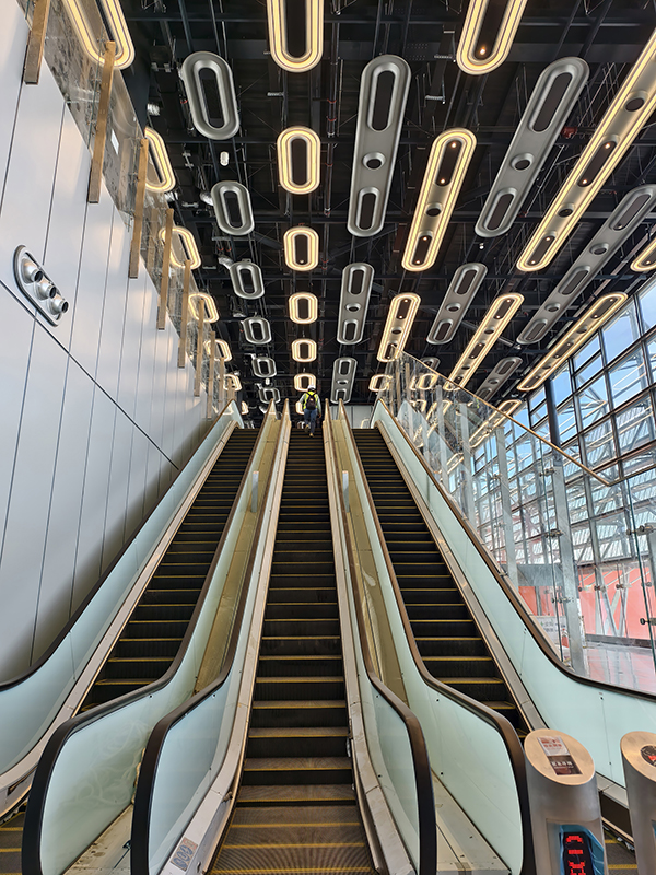 Multifunctional fixtures in the northern boarding concourse incorporate Wi-Fi routers, air vents and lighting. (Courtesy Of TTIA)