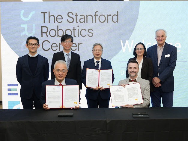 New Southbound Policy。Kerja sama internasional dengan Stanford kali ini dibangun di atas fondasi industri domestik yang kuat, dengan memanfaatkan lokasi percontohan dan aliansi internasional untuk menciptakan penguatan dua arah, sehingga mempercepat ekspansi industri robotika cerdas Taiwan ke pasar global serta mendorong transformasi industri dan peningkatan daya saing.