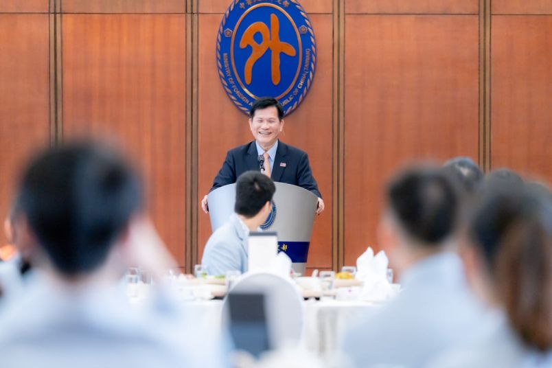 外交部長林佳龍宴請2025年國際青年大使，肯定出訪成果圖片 - 新南向政策