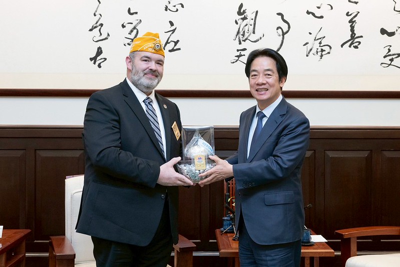 President Lai speaks with American Veterans national commander - Taiwan ...