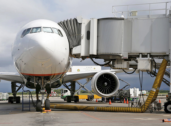 A plane receives electrical power and cooled air through a jetway while parked at a TTIA gate. (Courtesy of TTIA)