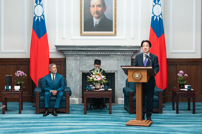 New Southbound Policy。Presiden menilai bahwa dalam dunia AI di masa depan, chip dan memori sama-sama tak tergantikan. Dengan dukungan Micron Technology, Taiwan akan memperluas kemampuan manufaktur dan teknologi canggih HBM di dalam negeri, sekaligus membantu perusahaan tersebut mengejar dan melampaui para pesaing internasional.