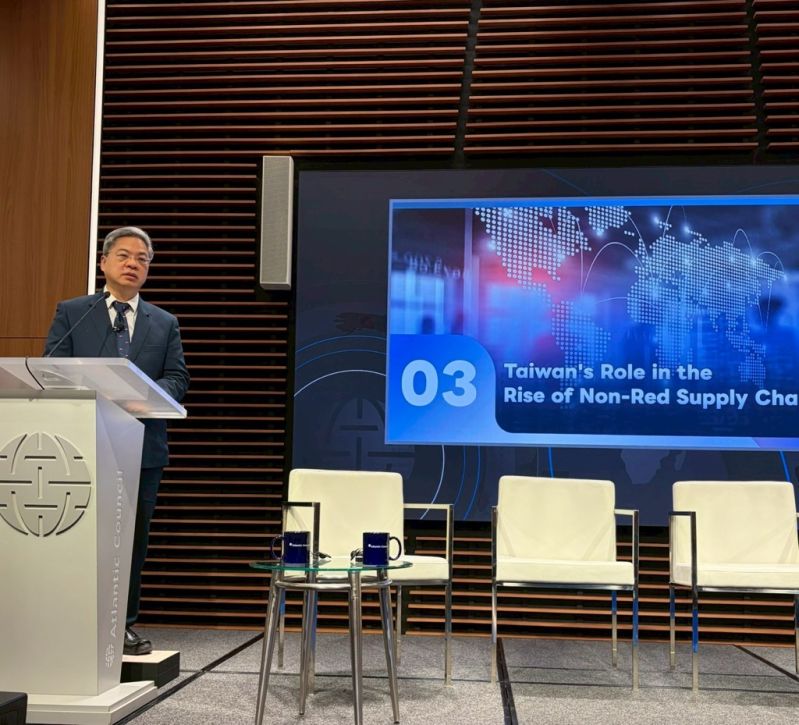 New Southbound Policy。Kung Ming-hsin dalam pidatonya menekankan dua isu penting yaitu “pertumbuhan eksplosif kecerdasan buatan (AI)” dan “pembangunan rantai pasok non-merah” yang akan memberikan peran tak tergantikan kepada Taiwan. Ia berharap Taiwan dan Amerika Serikat dapat bekerja sama untuk memberikan kontribusi yang lebih besar bagi dunia.
