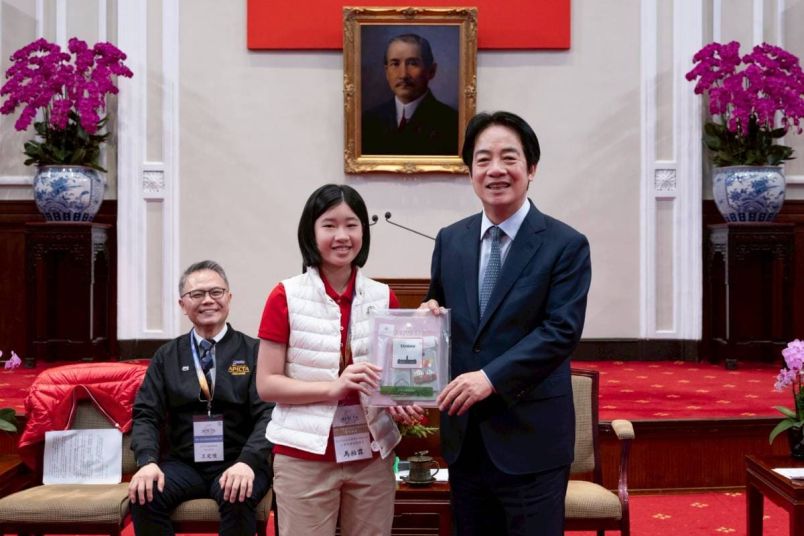 總統接見亞太資通訊科技聯盟大賽獲獎代表隊　肯定臺灣研發與創新實力刷新大會紀錄圖片 - 新南向政策