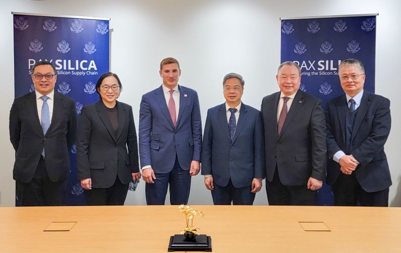 New Southbound Policy。Dalam aspek tata kelola AI, Taiwan dan Amerika Serikat mencapai konsensus untuk membahas pengembangan dan penerapan korpus data berbahasa Mandarin Tradisional yang tepercaya bagi LLM.
