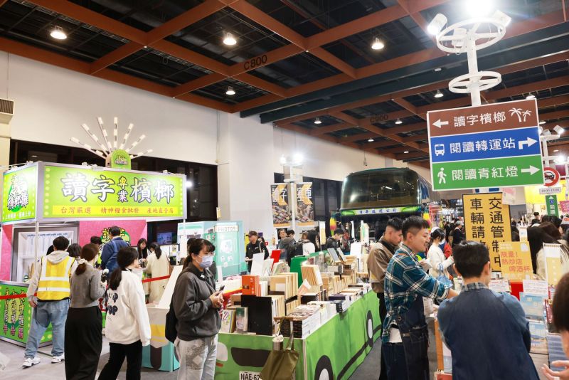 New Southbound Policy。Menteri Kebudayaan Li Yuan menyampaikan bahwa salah satu tradisi paling khas dan mendapat perhatian internasional dari pameran buku di Taiwan adalah kehadiran pimpinan tertinggi negara. “Presiden dan Perdana Menteri selalu hadir,” ujarnya.
