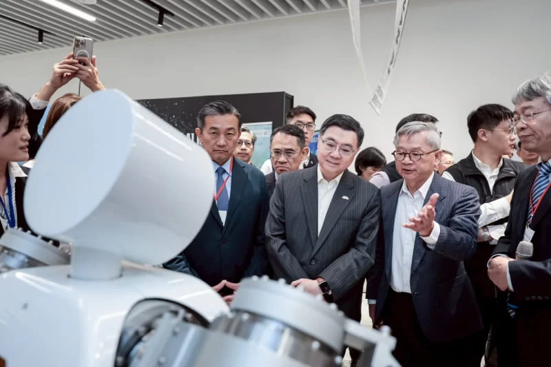 Premier Cho attends Tainan AI Innovation Building opening