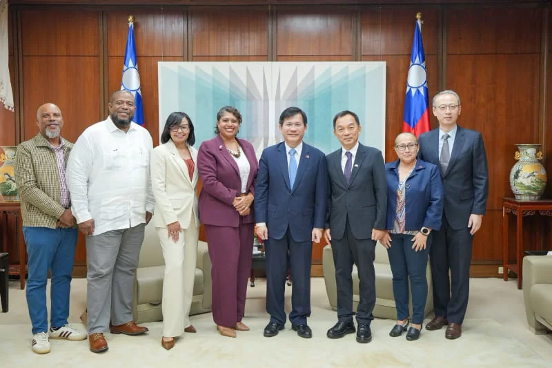 FM Lin receives Belize educational delegation