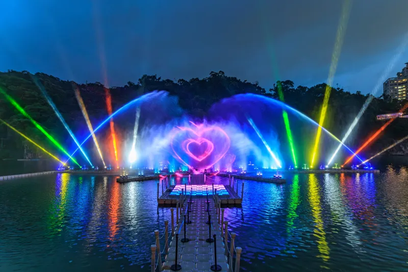 Flashy fountain - Taiwan Today