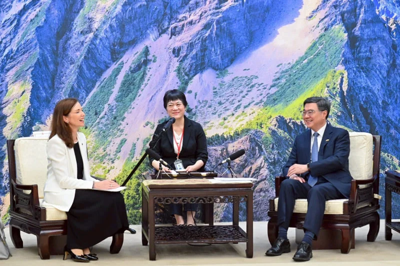 Premier Cho welcomes Canadian representative