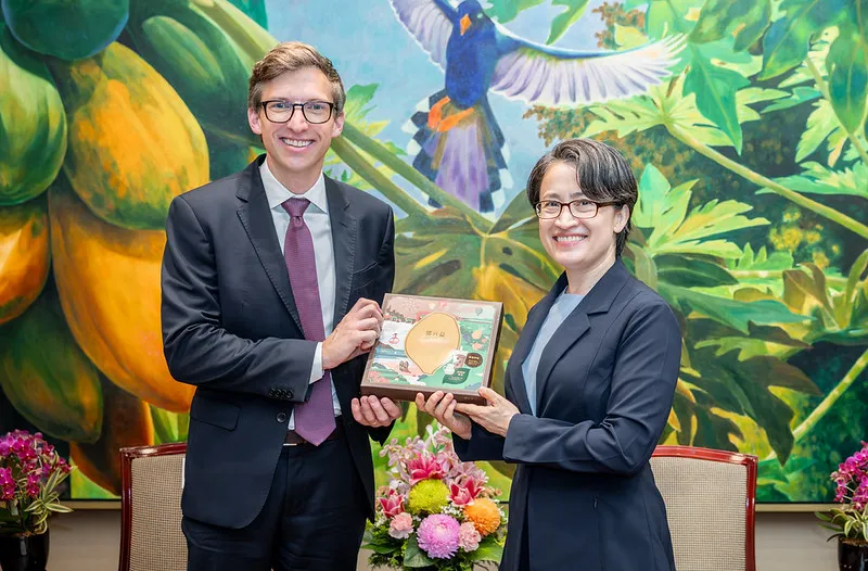 VP Hsiao receives international DSET annual forum guests