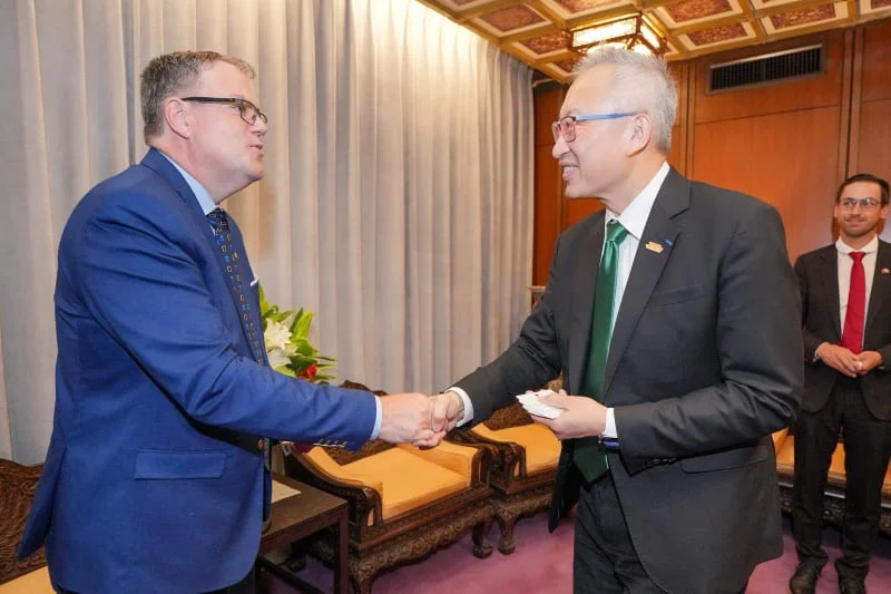 Deputy FM Wu welcomes Canadian delegation