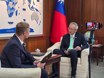 Deputy Foreign Minister Wu gives interview to Czech media outlet