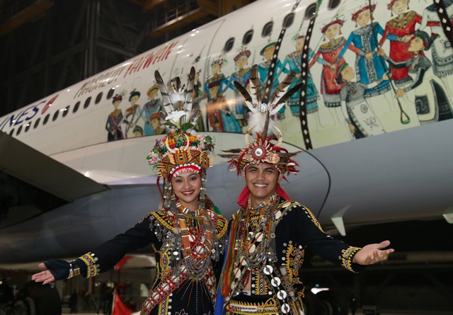 先住民集落旅行特別塗装機」、一番機はNZオークランドへ : Taiwan Today