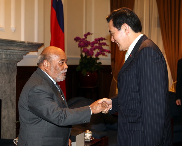 馬総統、ナウル共和国駐中華民国大使の表敬訪問受ける Taiwan Today
