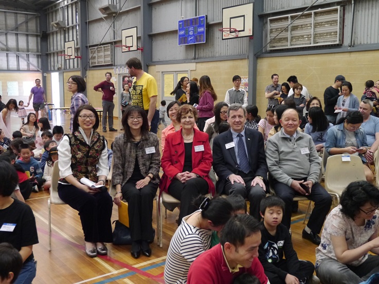 陳處長、劉校長與貴賓合影