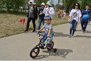 國慶健走小朋友