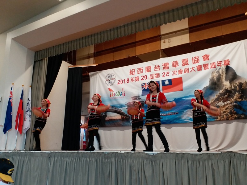 僑悅世界民俗舞團原住民舞表演