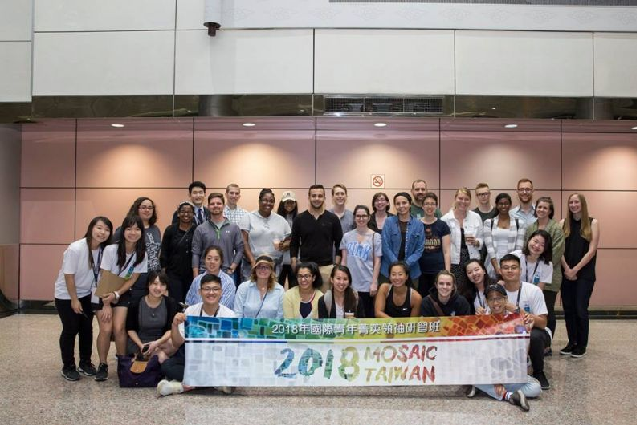 “Lớp tập huấn lãnh đạo thanh niên xuất sắc quốc tế năm 2018” (Mosaic Taiwan 2018) của Bộ Ngoại giao diễn ra từ ngày 10/6 đến ngày 23/6/2018. Đây là năm thứ 5 liên tiếp Bộ Ngoại giao tổ chức hoạt động này, năm nay có tổng cộng 30 thanh niên xuất sắc từ Mỹ và Canada đã đến tham dự lớp tập huấn (Ảnh: Bộ Ngoại giao)